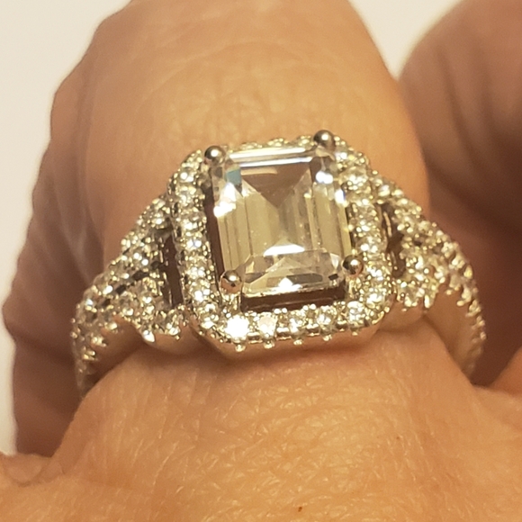 Sterling silver emerald cut diamond wedding ring - Picture 2 of 8